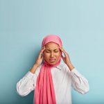 Sering Sakit Kepala Saat Puasa? Pahami 8 Penyebab dan Cara Meredakannya!