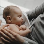 Cara Membangunkan Bayi untuk Menyusu