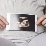 Hamil Normal atau Tidak? Ini Pentingnya USG di Awal Kehamilan Bunda